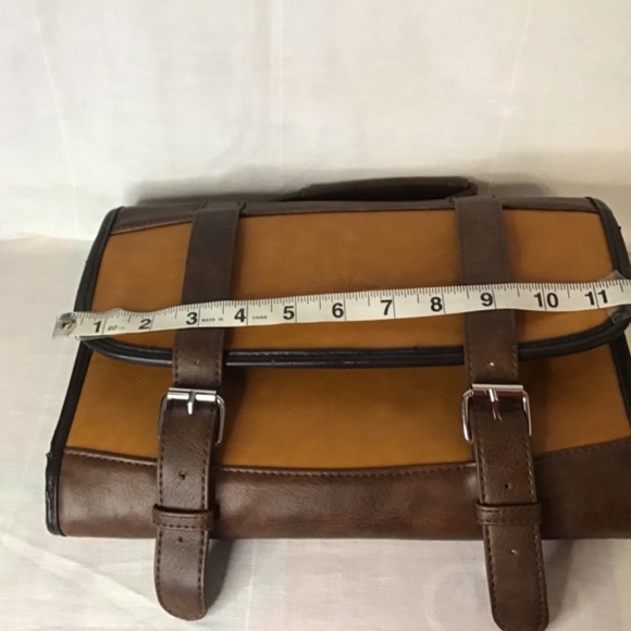 Vitelli Leather Toiletry Bag for Men - Water Resistant, Made in Italy. - Picture 3 of 11